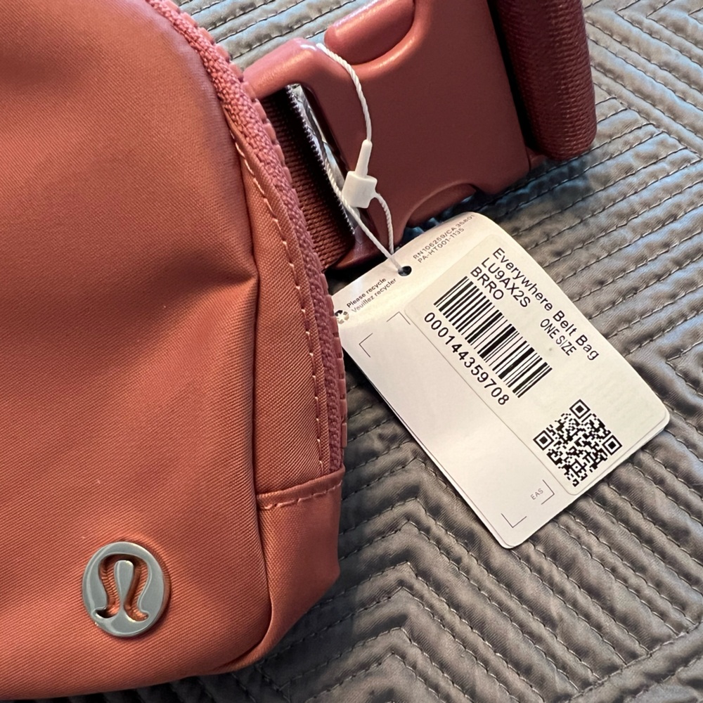 Lululemon Everyday Belt Bag in Briar Rose - Picture 5 of 6